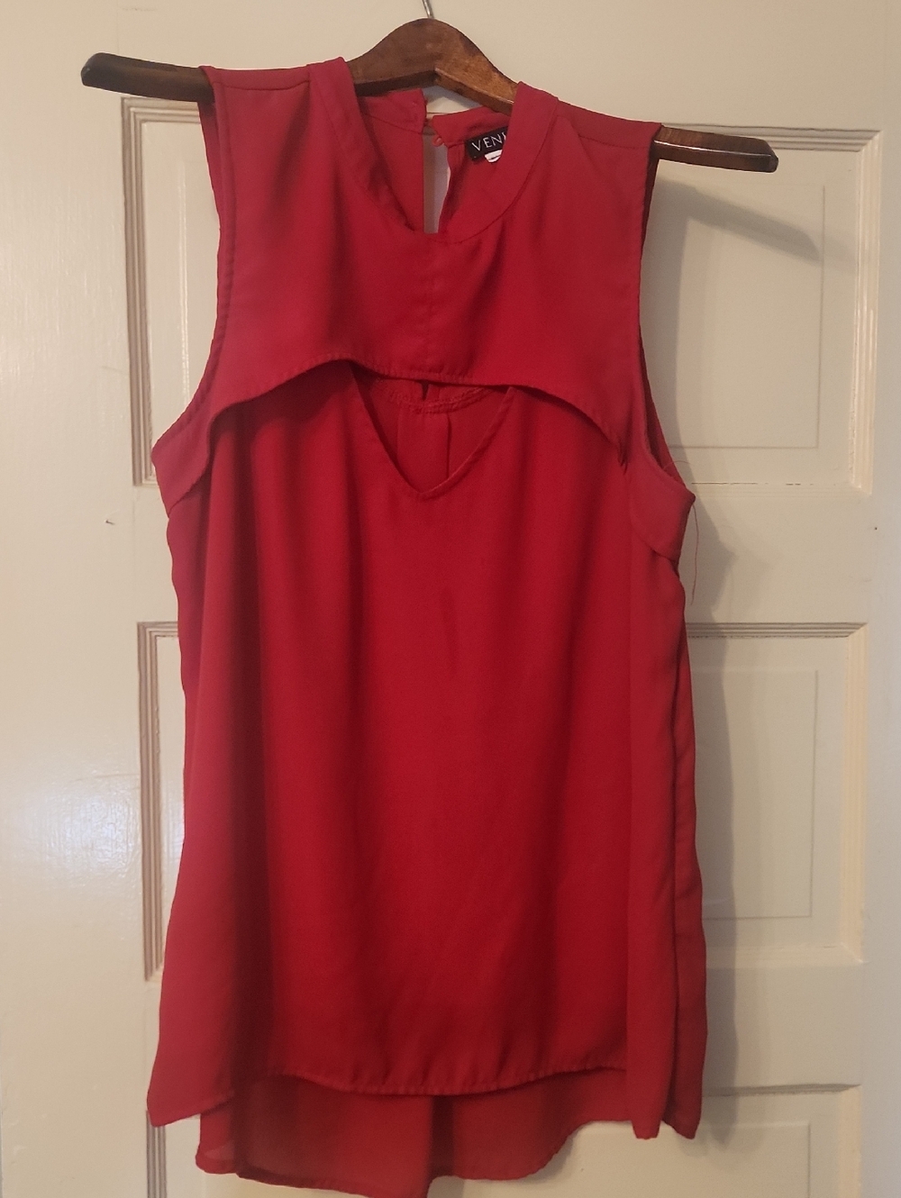 Venezia Red Sleeveless Keyhole Camisole
